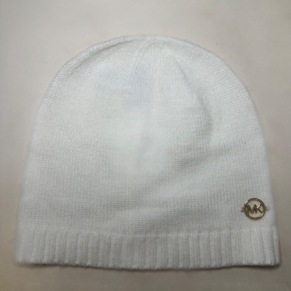 MICHAEL KORS BEANIE AND SCARF SET - Picture 2 of 3